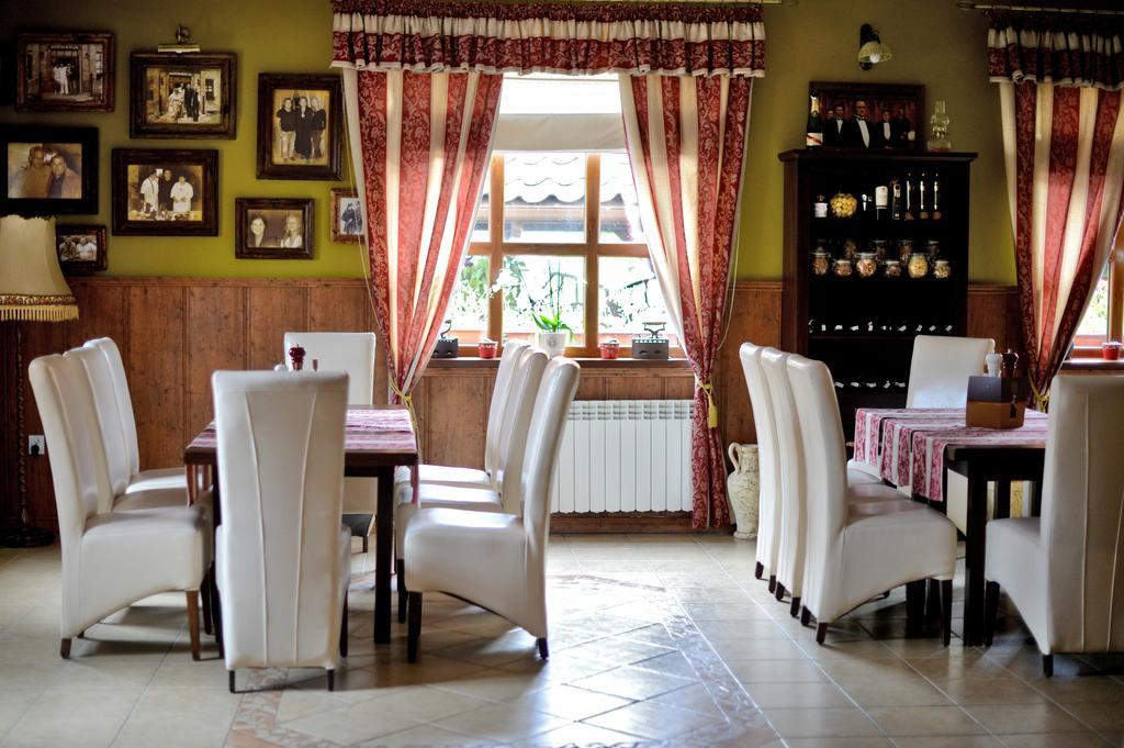 Pokoje Goscinne Restauracji Don Roberto Фромборк Экстерьер фото